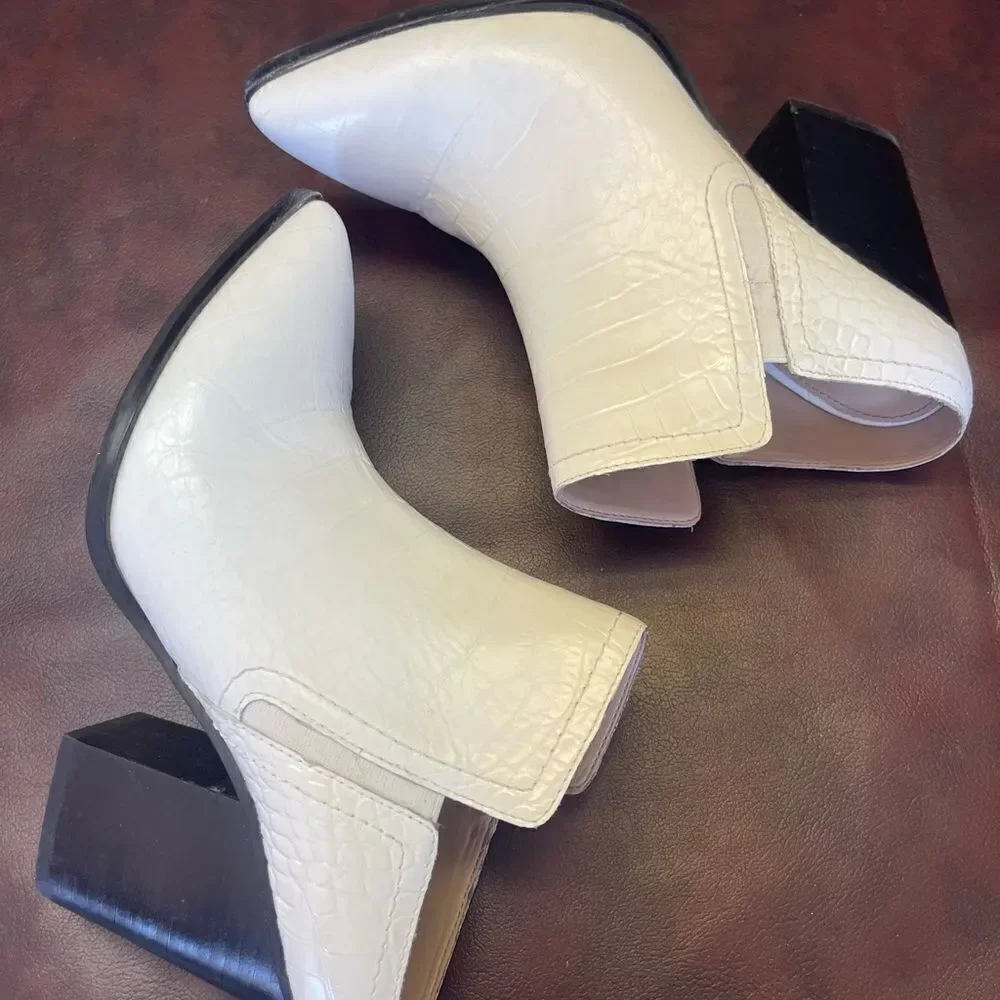 Aldo white leather heeled mules boots booties slip on‎ pointed toe, size 8